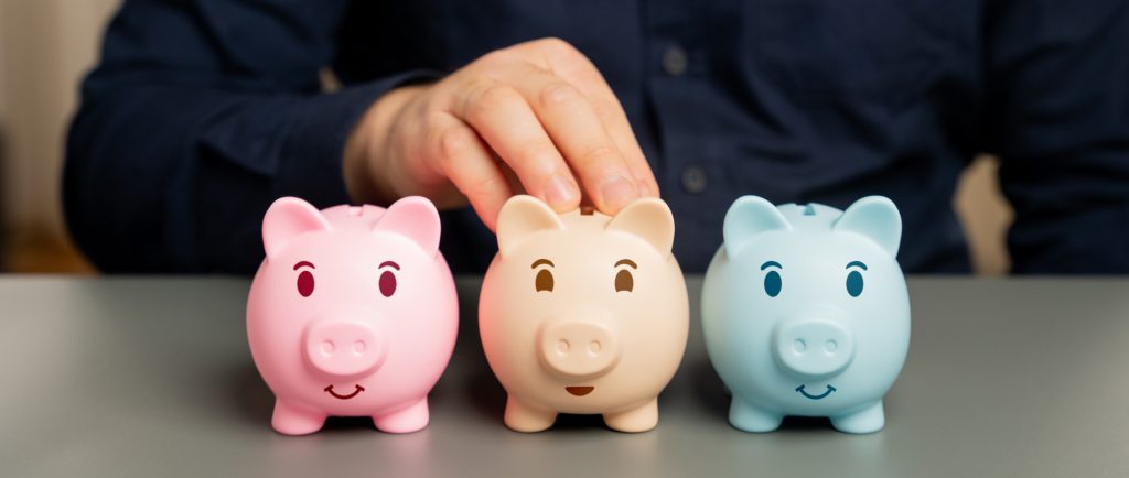 Choose the best savings method. Invest part of the money. Investing a portion of savings. Consulting a financial advisor. Personalized balanced financial guidance.